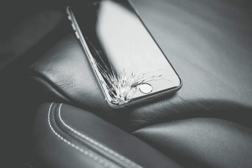 Fix a Cracked Phone Screen near me